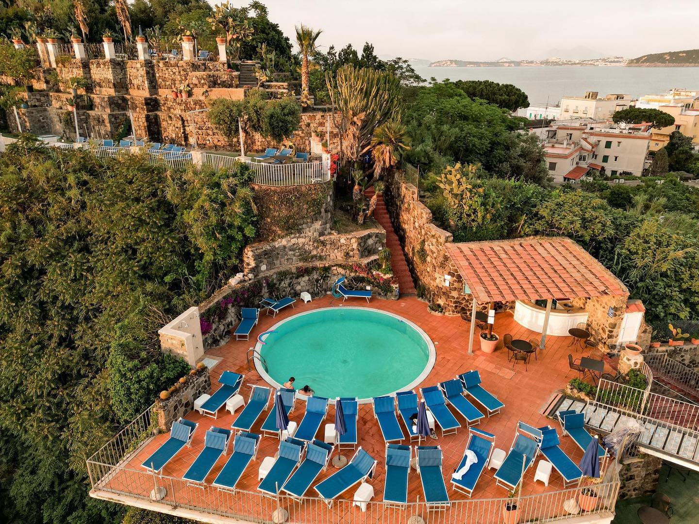 Offerta Soggiorno ad Ischia per il 2 Giugno Hotel Aragona Palace 4 stelle in centro con terme